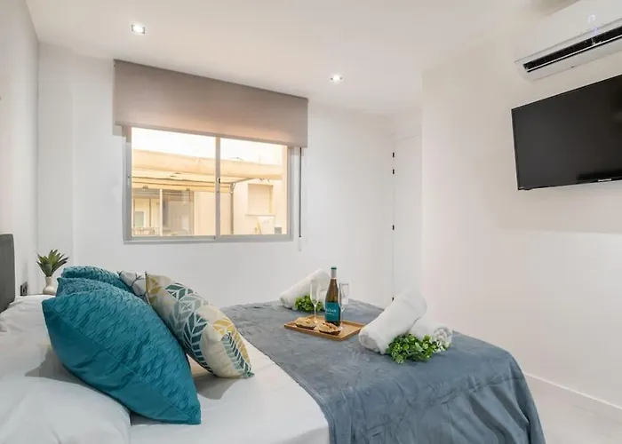 Beautiful 2Br - 20 Meters From Beach - In City Center